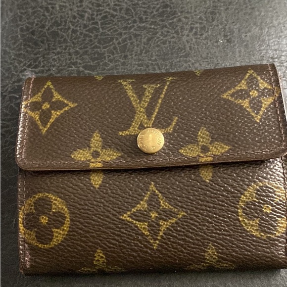 COPY - Authentic Louis Vuitton - Picture 2 of 5